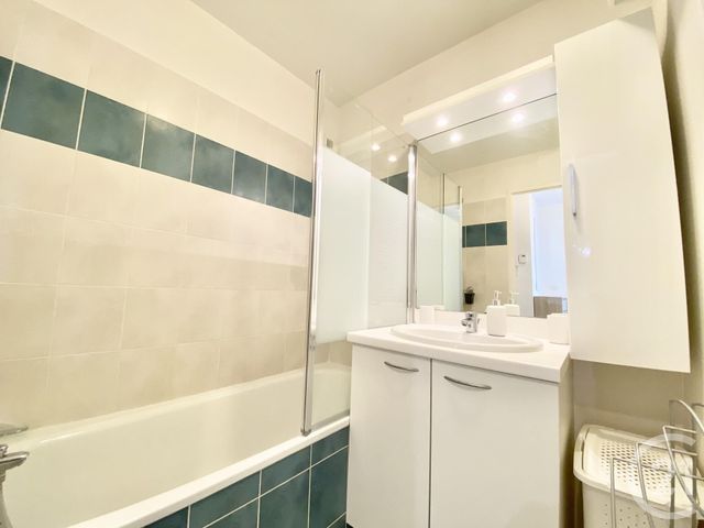 Appartement T3 à louer - 3 pièces - 52.8 m2 - BELLEY - 01 - RHONE-ALPES - Century 21 Le Colombier