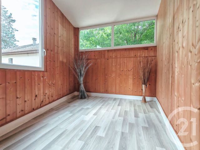 Appartement T3 à vendre - 4 pièces - 111.65 m2 - ST GENIX SUR GUIERS - 73 - RHONE-ALPES - Century 21 Le Colombier