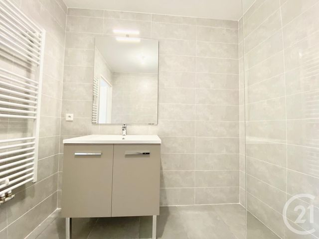 Appartement T3 à louer - 3 pièces - 72.32 m2 - BELLEY - 01 - RHONE-ALPES - Century 21 Le Colombier