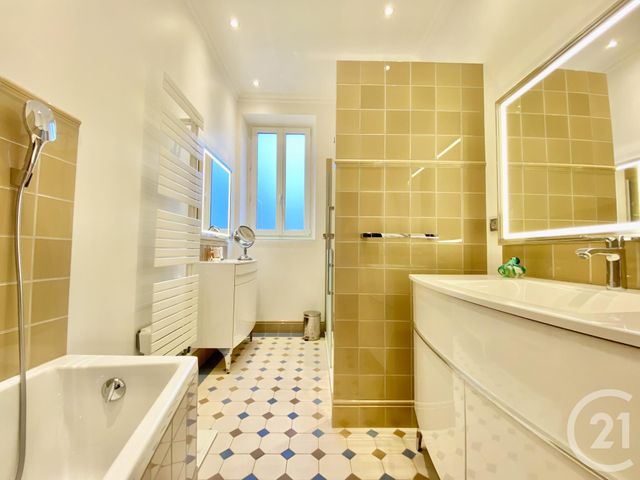 maison à vendre - 12 pièces - 290.0 m2 - LES AVENIERES VEYRINS THUELLIN - 38 - RHONE-ALPES - Century 21 Le Colombier