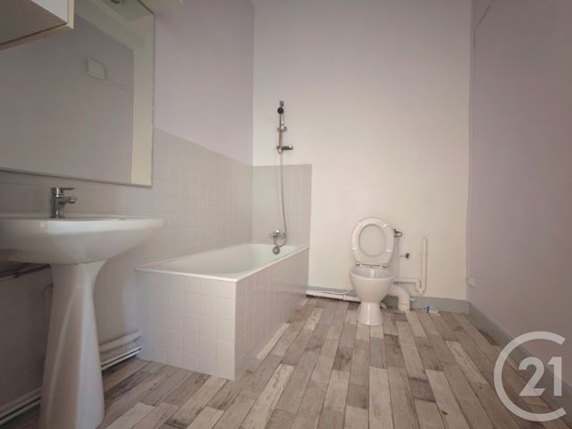 Afficher la photo en grand Appartement T3 à vendre - 3 pièces - 96.63 m2 - BELLEY - 01 - RHONE-ALPES - Century 21 Le Colombier