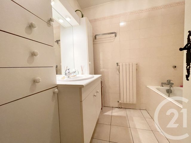 Afficher la photo en grand maison à vendre - 5 pièces - 91.96 m2 - CRESSIN ROCHEFORT - 01 - RHONE-ALPES - Century 21 Le Colombier